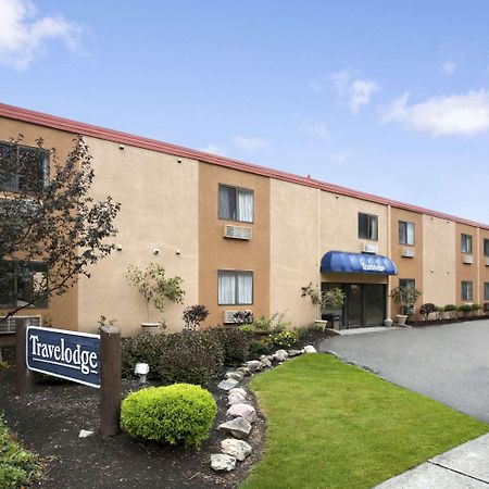 Travelodge By Wyndham Cleveland Lakewood Exterior foto