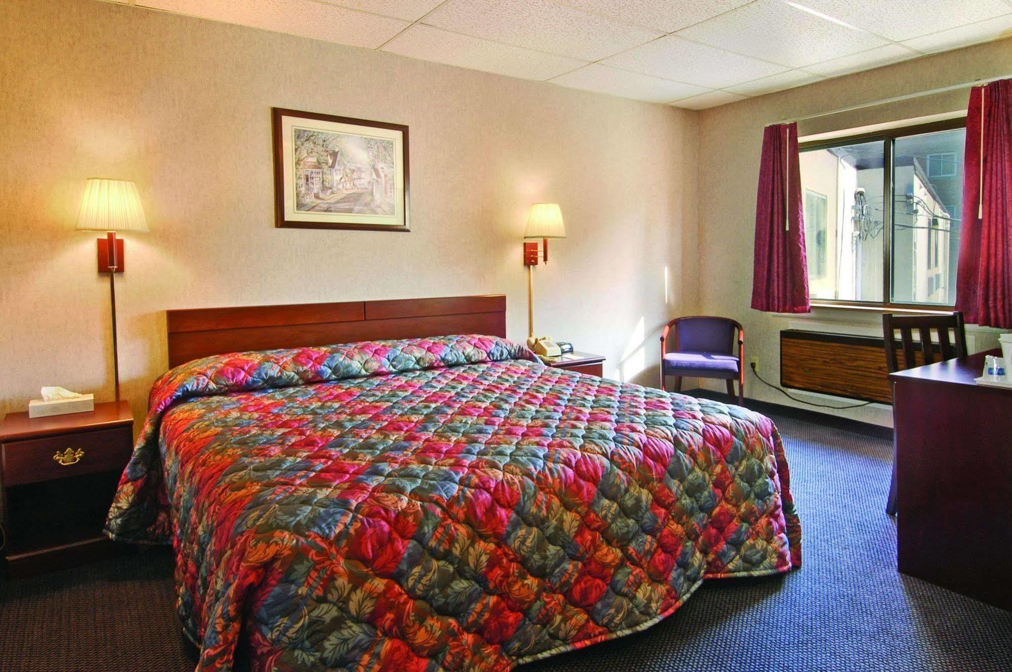 Travelodge By Wyndham Cleveland Lakewood Cameră foto